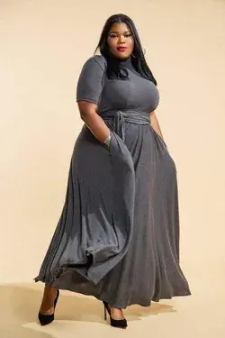 thecurvyfashionista.com