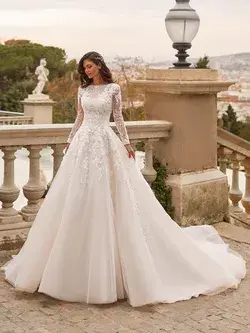 www.pronovias.com