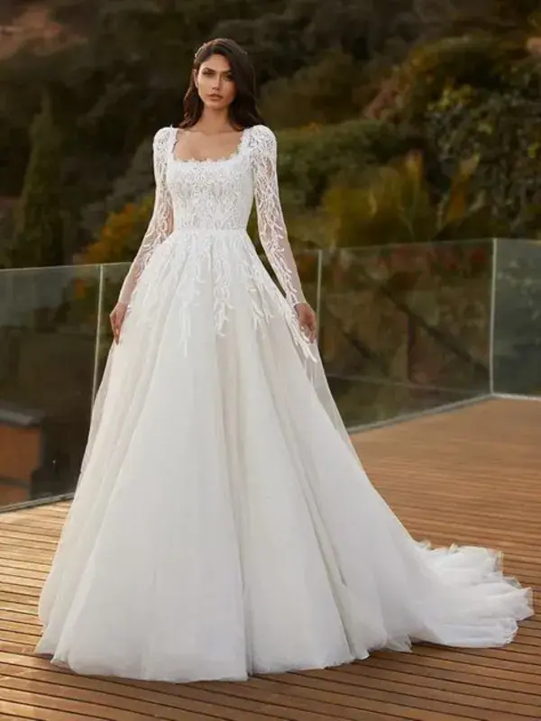 www.pronovias.com