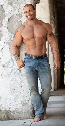 Muscle in Jeans