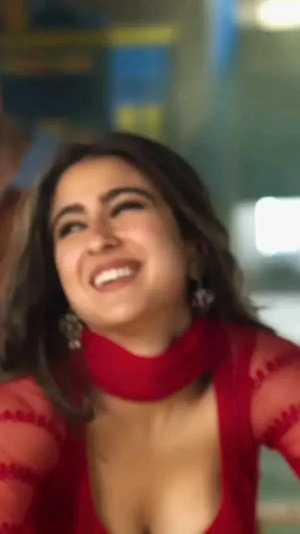 Sara ali khan bouncy titties 🥵(18+  Only)