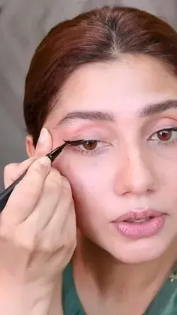 Eyeliner struggles with mahira khan