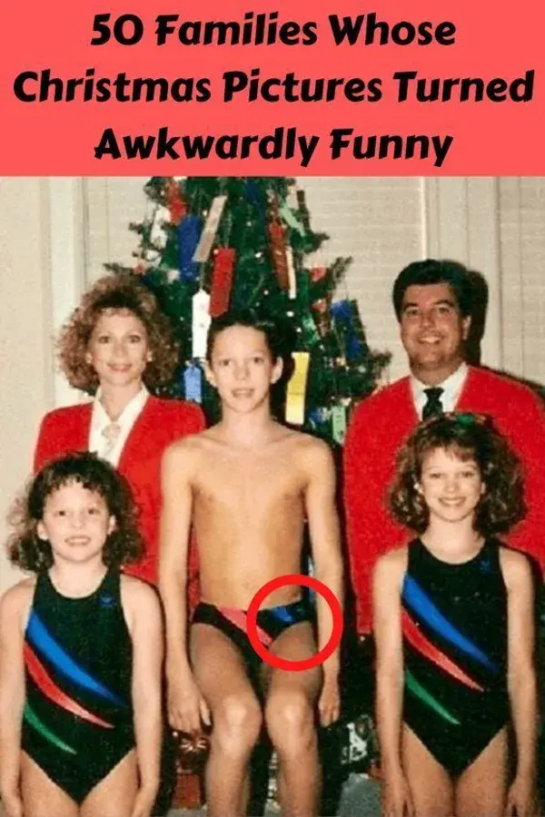 50 Families Whose Christmas Pictures Turned Awkwardly Funny