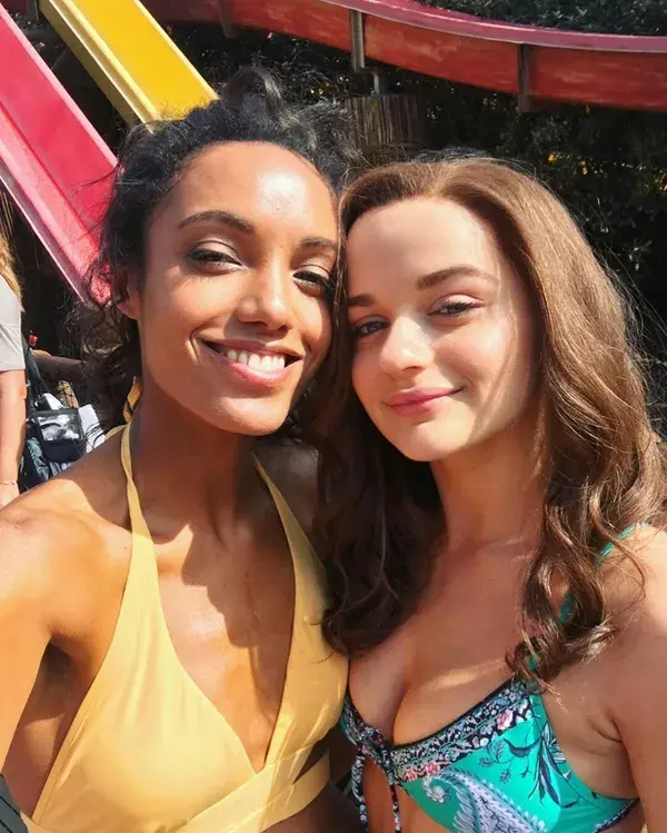 Joey King and Maisie Richardson