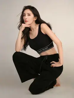 [18.11.22] YANG MI x VICTORIA’S SECRET 

__