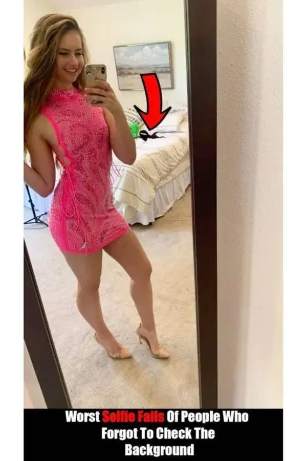 Worst Selfie Fails Of People Who Forgot To Check The Background