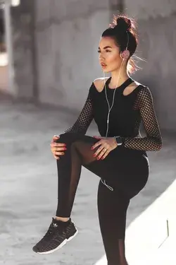 Black outfits to stay sexy while doing sports