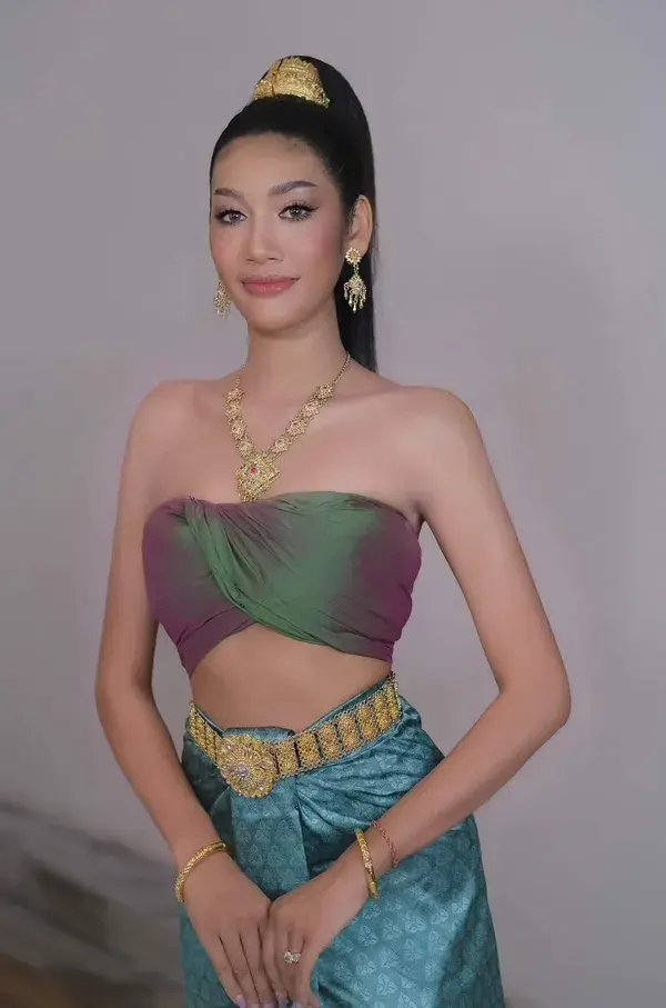 🇰🇭 CAMBODIA 🇰🇭
The charm of Khmer traditional costumes ⚜️ Amazing Cambodia ancient outfits ⚜️