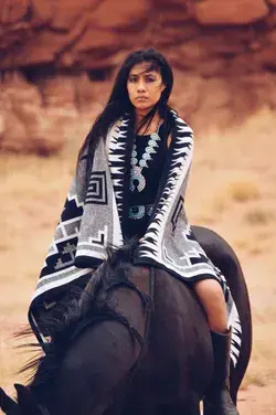 fyeahindigenousfashion.tumblr.com