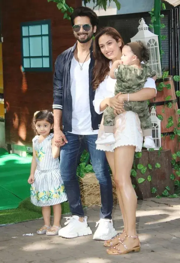 Shahid Kapoor with family