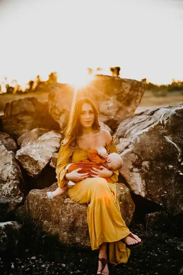 The 48 Most Beautiful Breastfeeding Photos Ever! in 2020 | Breastfeeding photos, Breastfeeding photo