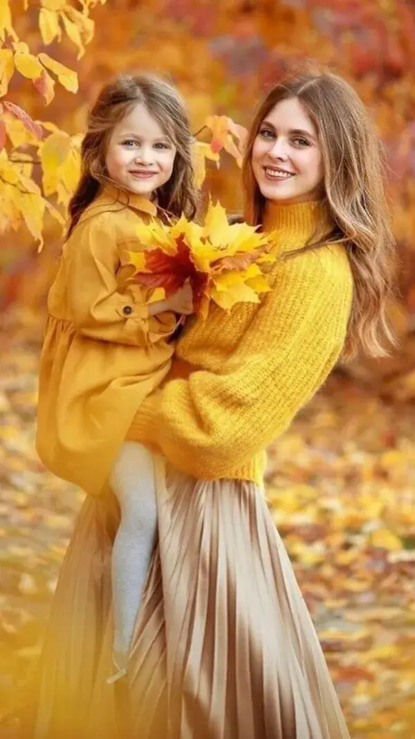 75+ Best Family Fall Photoshoot Ideas [2022]: Tips, Outfits, Color Schemes, Poses