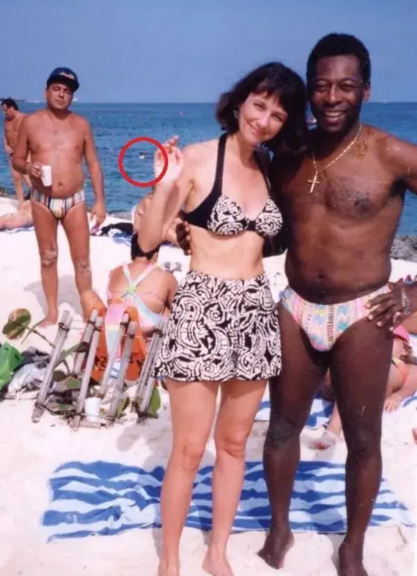 70 Old photos people found of the time they met a celebrity