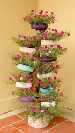 Recycling plastic bottles into vertical gardens, garden on dry tree