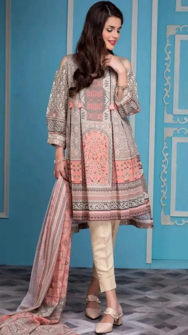 short kurti design new Pakistani outfits