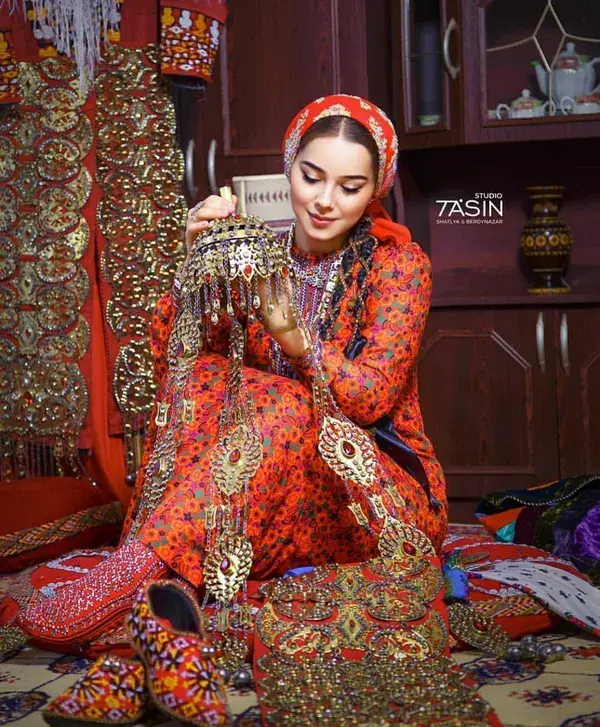 Turkmen woman 