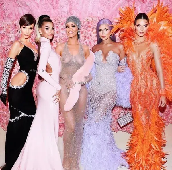 Bella Hadid, Halley Bieber, Rihanna, Kendall Jenner y Kylie Jenner