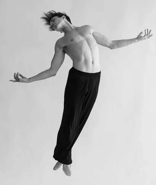 Antonio Casalinho in Grinding the teeth by Goyo Montero. Prix de Lausanne 2021. Photo by Nikita Alba