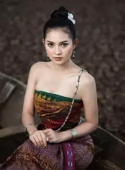 Chut Thai ชุดไทย
Traditional Thai Clothing
Khmer Traditional Dress
#krama