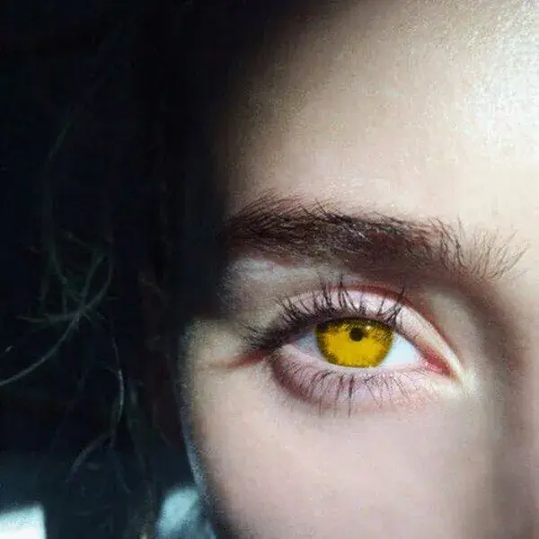 gold eyes