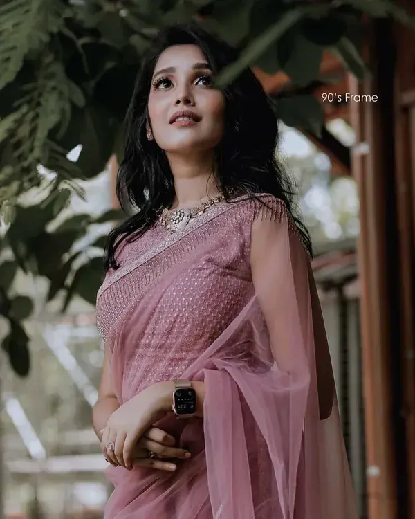 Saree styling inspiration. Outfit by https://www.instagram.com/eira_clothing__/