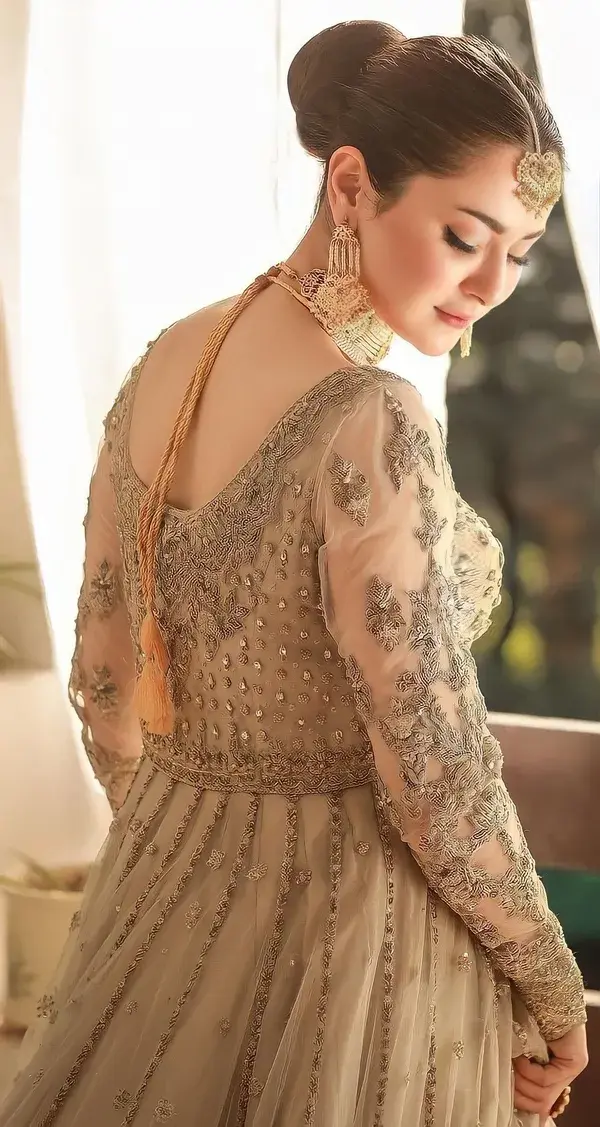 Hania Amir