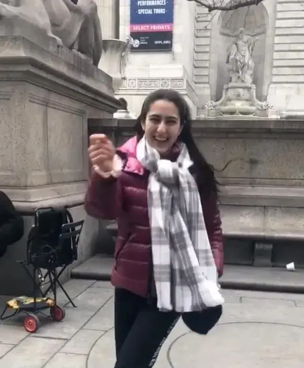 Sara ali Khan throwback dance 💃 from New York 