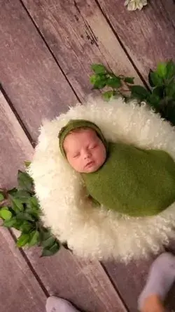 Newborn photosession, baby girl in green, fine art Newborn photosession,  behind the scenes