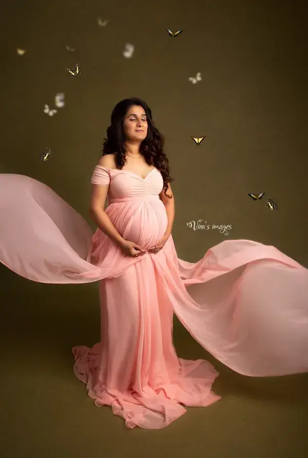 Pink Maternity Outfit Photoshoot in Vinu's Images at Delhi