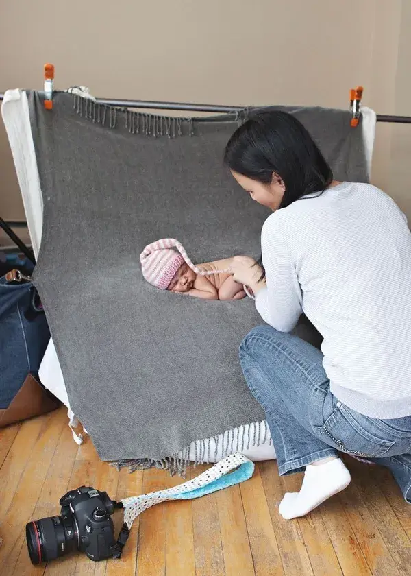 5 Poses & a baby: Behind the scenes of a newborn session