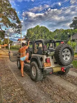 fordsjeepgirls.tumblr.com