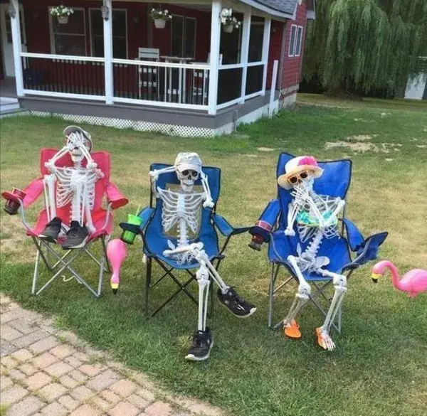 25 The Most Creepy Halloween Decoration for Front Yard | Munchkins Planet