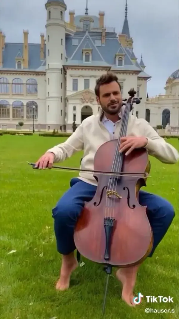 Dernière Danse ~ Hauser (BOTANIQ Turai Kastely/Castle of Turai)