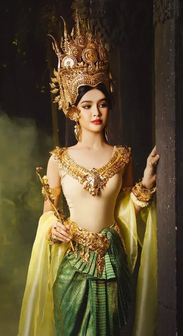 🇰🇭 CAMBODIA 🇰🇭
Tep Apsor of Angkor ⚜️ Gorgeous Cambodian girl in Apsara outfit ⚜️