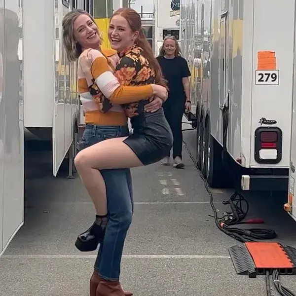 Madelaine Petsch & Lili Reinhart