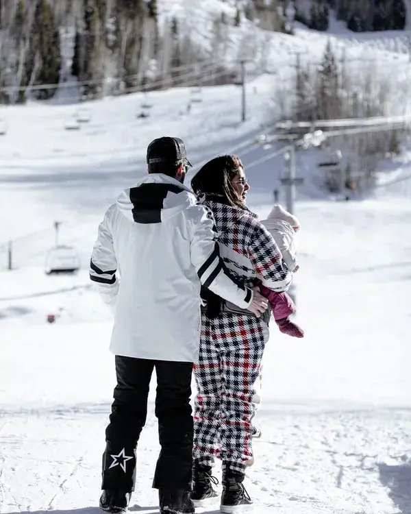 Nick & Priyanka Jonas w/ their daughter