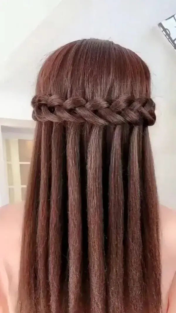 An easy chic elegant hairstyle for you