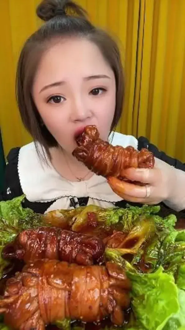 ASMR & MUKBANG