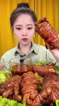 ASMR & MUKBANG