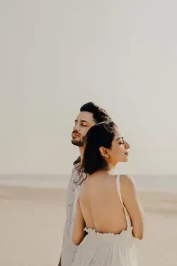 Pre-Wedding Photoshoot Ideas At Beach