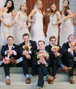 Funny groomsmen w bouquets