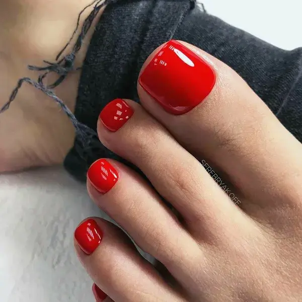 Red pedicure 