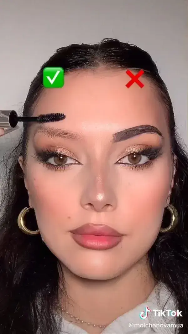 Eyebrows hack! Yes or No ? Credits:@molchanovamua