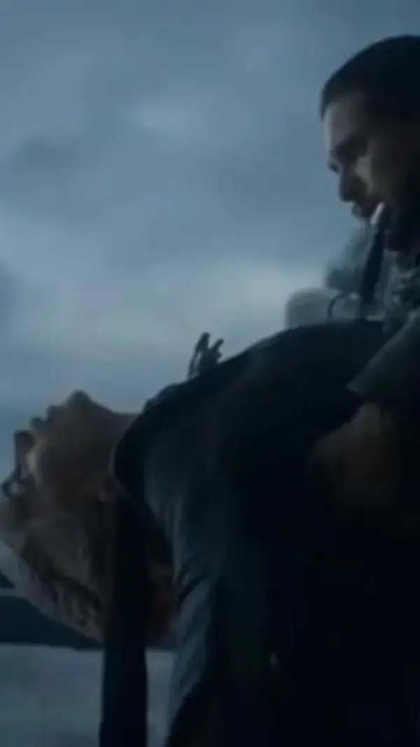 Jon Snow matando a Rainha Daenerys Targaryen