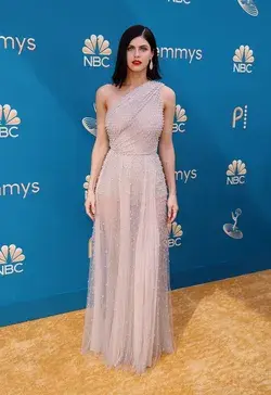 Alexandra-Daddario-Wore-one-shoulder-Dior-Haute-Couture-To-The-2022-Emmys