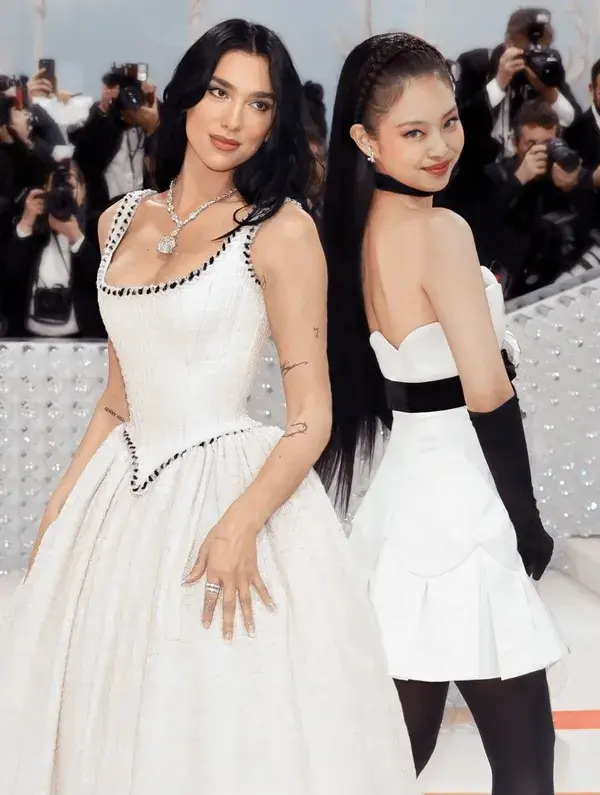 JENNIE AND DUA LIPA 
at The Met Gala