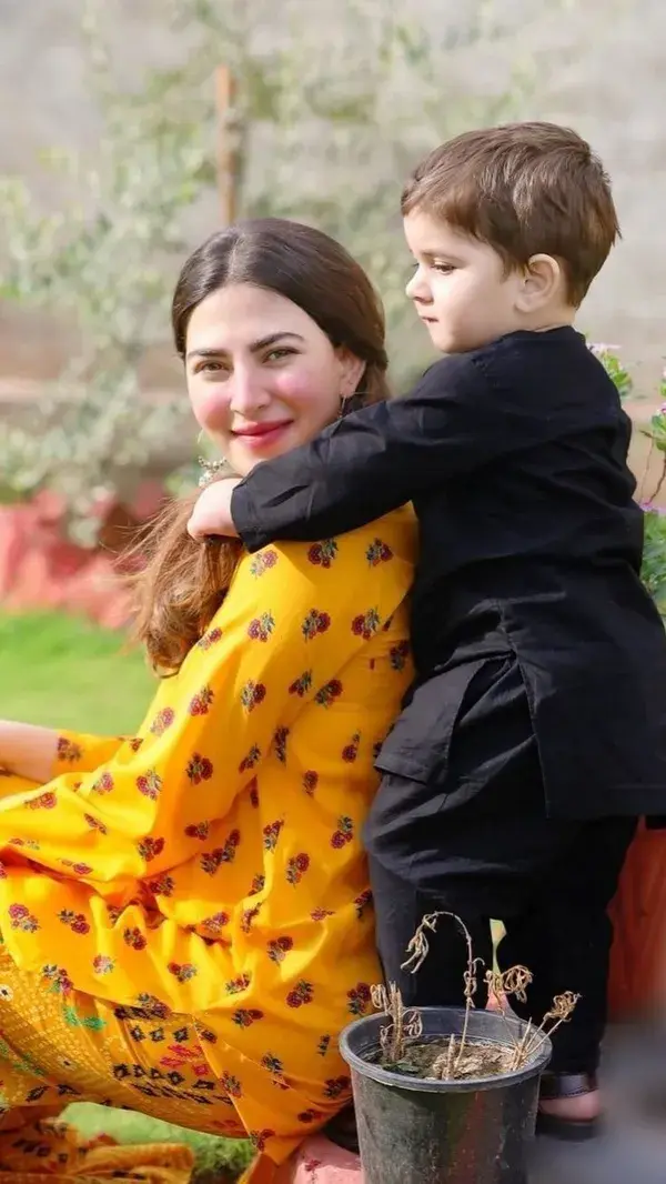 Mom son love. Cute babies 🤱