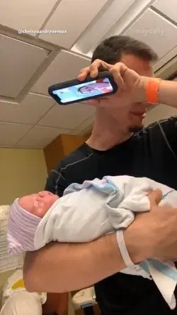 New dad has beautiful moment with newborn daughter