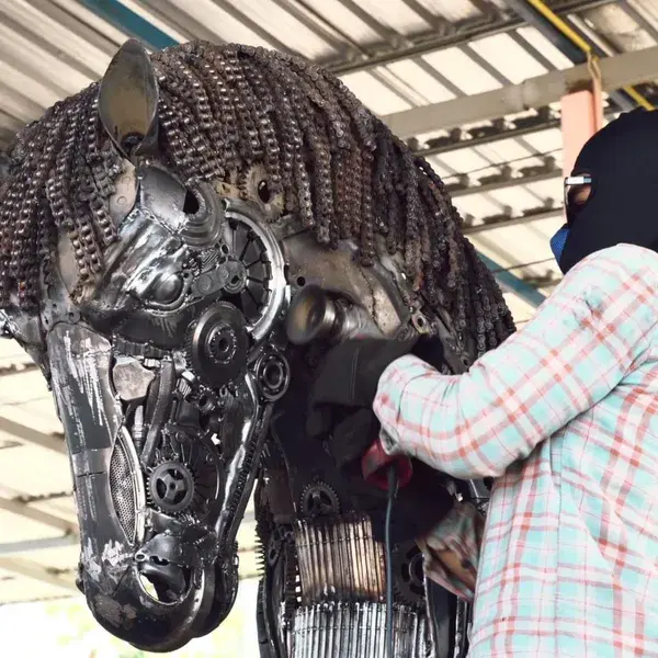 Making horse scrap metal artwork