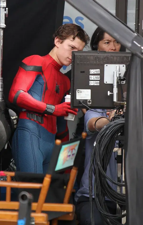 tomhollanduk 